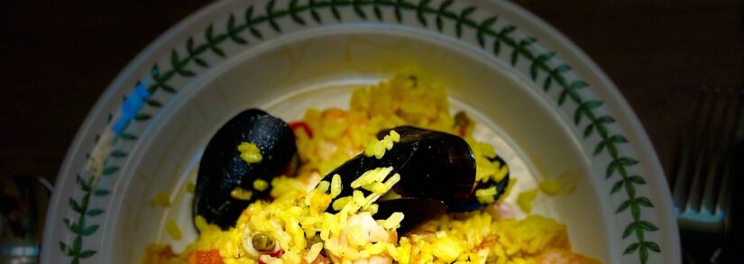 Quick Recipe for Seafood Paella That Tastes Like It’s From A Barcelona Restaurant