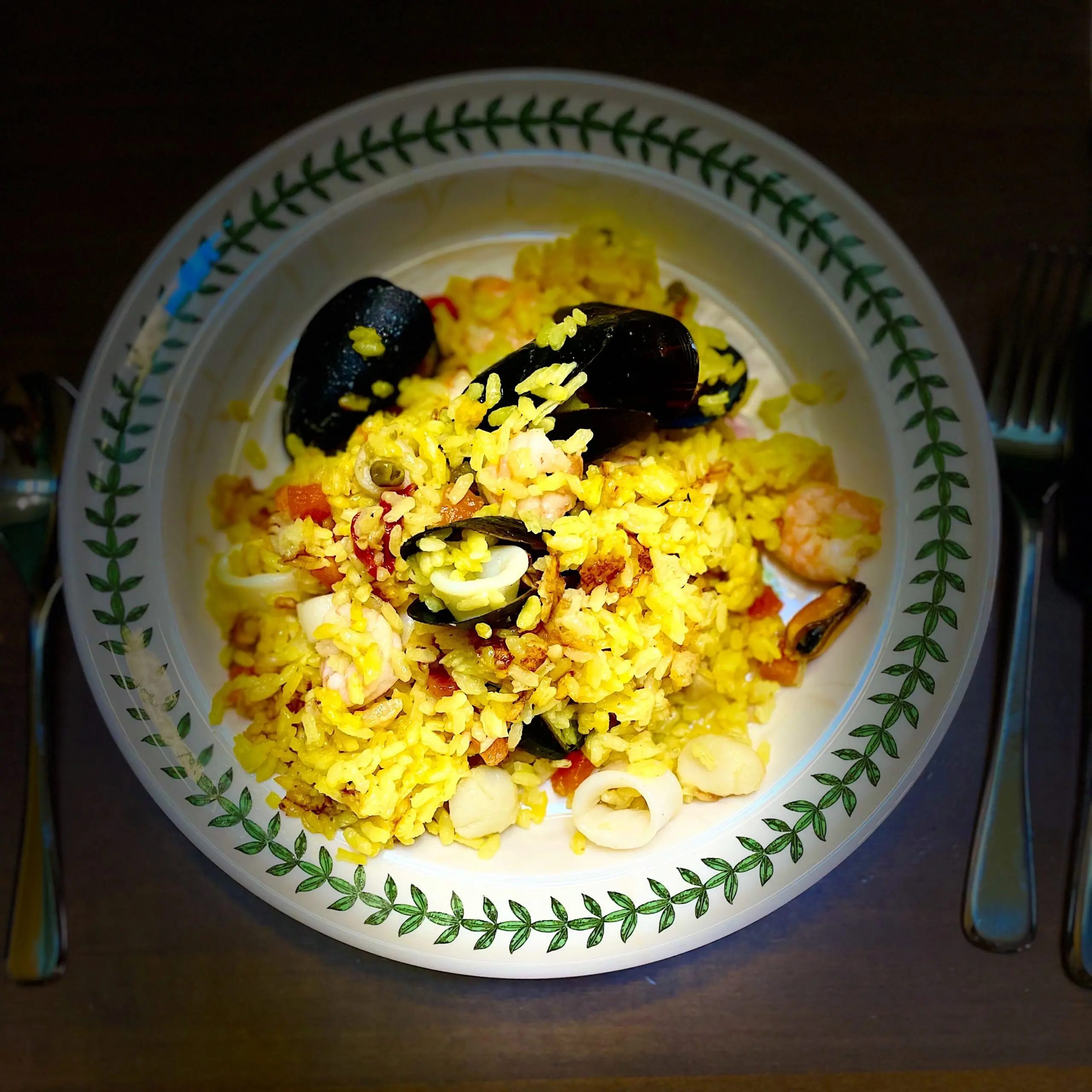 Quick Recipe for Seafood Paella That Tastes Like It’s From A Barcelona Restaurant